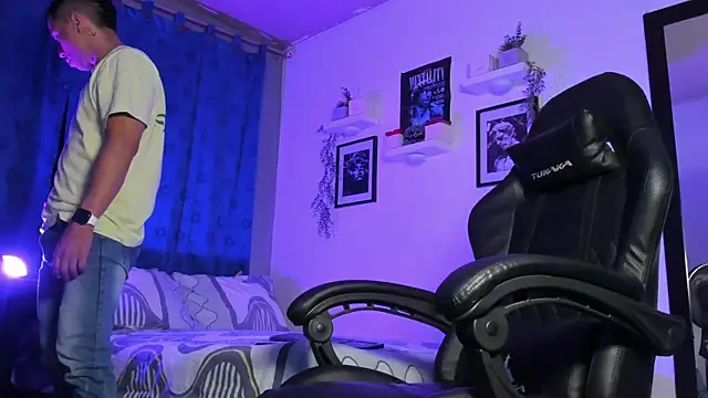 Snapshot of ThomsEvery_ chatting on 09-23-25, 02:47 ThomsEvery  online show from 09-23-25, 02:47