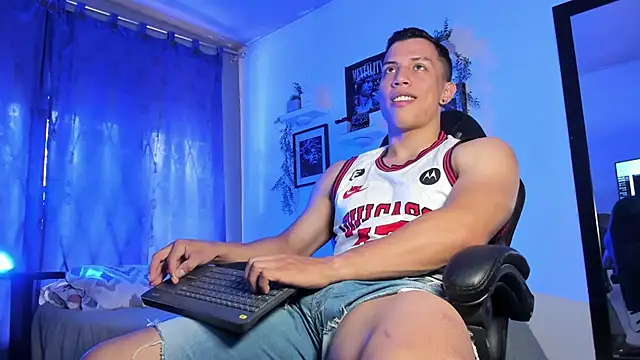 ThomsEvery  online show from 11-06-25, 04:41