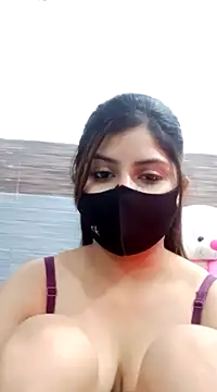 Snapshot of Hoty-Shivangi chatting on 12-15-24, 09:31 Hoty-Shivangi online show from 12-15-24, 09:31