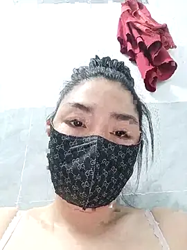 Snapshot of girldam95 chatting on 12-04-25, 12:36 girldam95 online show from 12-04-25, 12:36