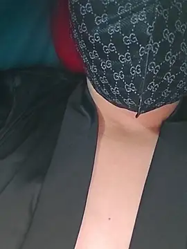 Snapshot of girldam95 chatting on 12-15-25, 04:44 girldam95 online show from 12-15-25, 04:44