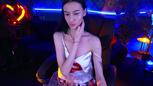 Snow WhiteeeX online show from 02-04-25, 06:46