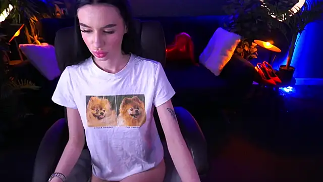 Snow WhiteeeX online show from 03-19-25, 10:00