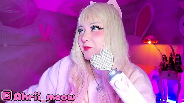 Snapshot of AHRI_LEE chatting on 09-17-25, 04:14 AHRI LEE online show from 09-17-25, 04:14