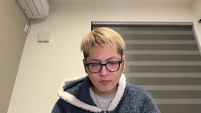 Snapshot of kensnb chatting on 03-03-26, 12:33 kensnb online show from 03-03-26, 12:33