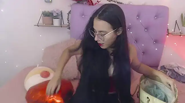 Snapshot of Freyja_01 chatting on 02-14-25, 10:36 Freyja 01 online show from 02-14-25, 10:36