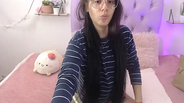 Snapshot of Freyja_01 chatting on 03-21-25, 09:23 Freyja 01 online show from 03-21-25, 09:23