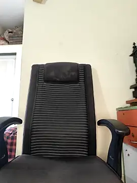 Snapshot of Mr_Handsome_hunk chatting on 10-09-25, 04:10 Mr Handsome hunk online show from 10-09-25, 04:10