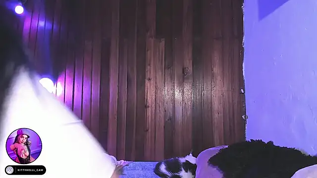 Alice woodville online show from 11-18-25, 01:33