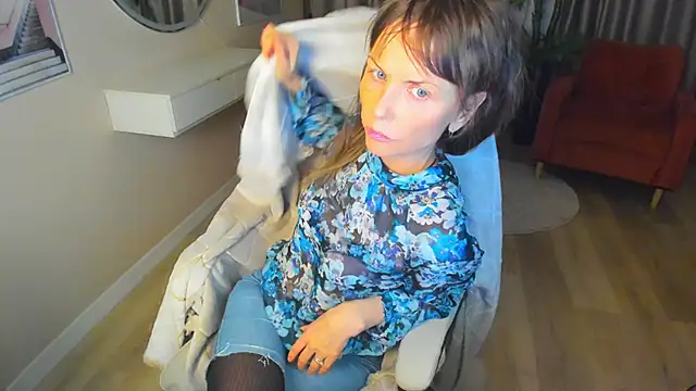 Elizabe th online show from 02-06-25, 10:21