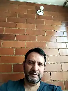 Snapshot of RogueTraveler chatting on 01-19-25, 06:32 RogueTraveler online show from 01-19-25, 06:32