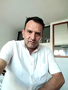 Snapshot of RogueTraveler chatting on 01-27-25, 09:22 RogueTraveler online show from 01-27-25, 09:22