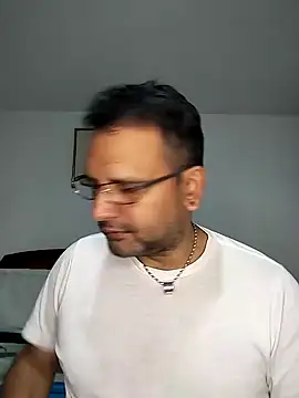 Snapshot of RogueTraveler chatting on 02-02-25, 02:17 RogueTraveler online show from 02-02-25, 02:17