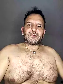 Snapshot of RogueTraveler chatting on 02-03-25, 02:58 RogueTraveler online show from 02-03-25, 02:58