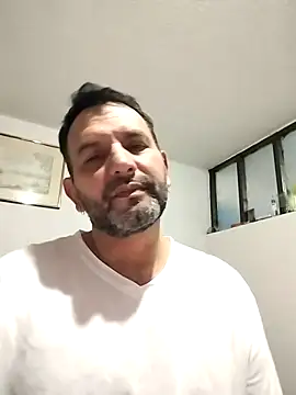 Snapshot of RogueTraveler chatting on 02-13-25, 12:02 RogueTraveler online show from 02-13-25, 12:02