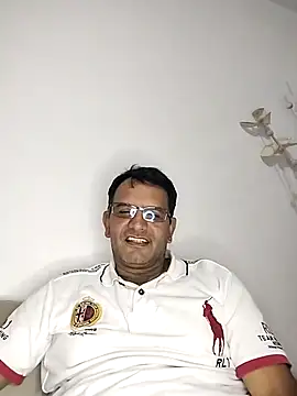 Snapshot of RogueTraveler chatting on 03-03-25, 06:04 RogueTraveler online show from 03-03-25, 06:04