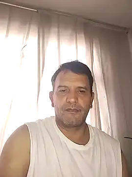 Snapshot of RogueTraveler chatting on 03-04-25, 03:37 RogueTraveler online show from 03-04-25, 03:37