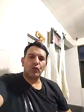 Snapshot of RogueTraveler chatting on 03-07-25, 02:25 RogueTraveler online show from 03-07-25, 02:25