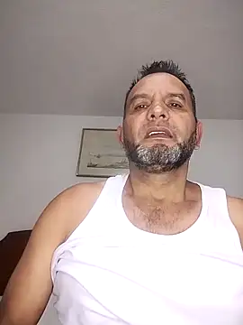 Snapshot of RogueTraveler chatting on 10-04-25, 03:26 RogueTraveler online show from 10-04-25, 03:26