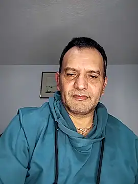 Snapshot of RogueTraveler chatting on 10-14-25, 05:19 RogueTraveler online show from 10-14-25, 05:19