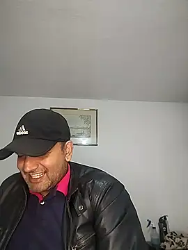 Snapshot of RogueTraveler chatting on 10-16-25, 03:51 RogueTraveler online show from 10-16-25, 03:51