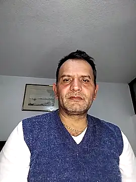 Snapshot of RogueTraveler chatting on 10-30-25, 04:36 RogueTraveler online show from 10-30-25, 04:36