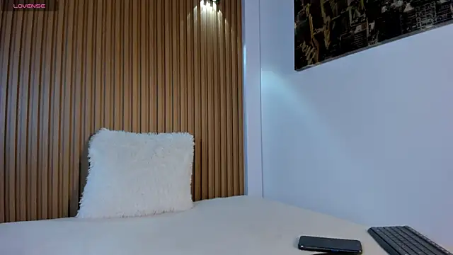 Snapshot of valentina_lux chatting on 03-21-25, 07:24 valentina lux online show from 03-21-25, 07:24