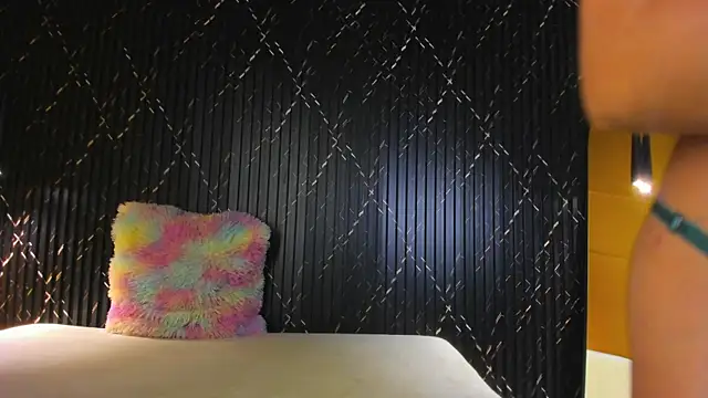 Snapshot of valentina_lux chatting on 09-29-25, 07:19 valentina lux online show from 09-29-25, 07:19