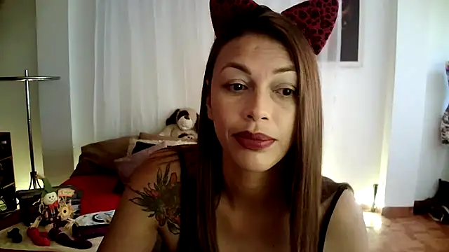 Snapshot of Hanna_Charming chatting on 09-28-25, 04:56 Hanna Charming online show from 09-28-25, 04:56