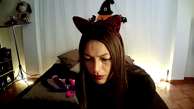 Snapshot of Hanna_Charming chatting on 10-19-25, 06:30 Hanna Charming online show from 10-19-25, 06:30