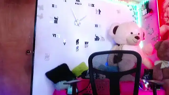 Snapshot of goddess_BigassCock chatting on 02-26-25, 08:00 goddess BigassCock online show from 02-26-25, 08:00