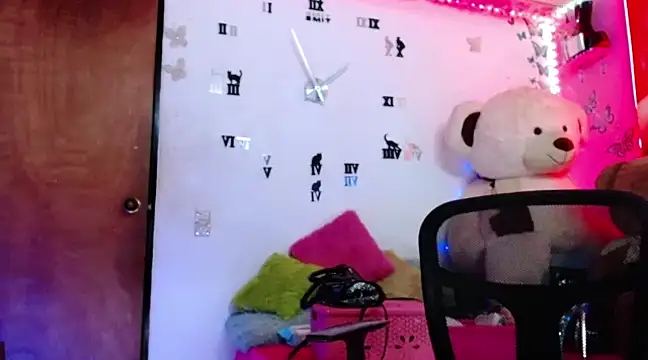 Snapshot of goddess_BigassCock chatting on 03-19-25, 12:04 goddess BigassCock online show from 03-19-25, 12:04