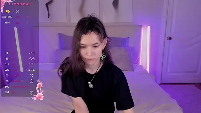 Emily Strikeee online show from 11-28-25, 10:18