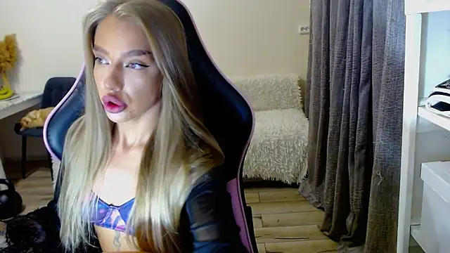 Snapshot of lonely_dreamm chatting on 12-20-24, 01:11 lonely dreamm online show from 12-20-24, 01:11