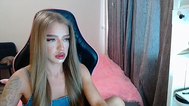 Snapshot of lonely_dreamm chatting on 02-07-25, 10:29 lonely dreamm online show from 02-07-25, 10:29