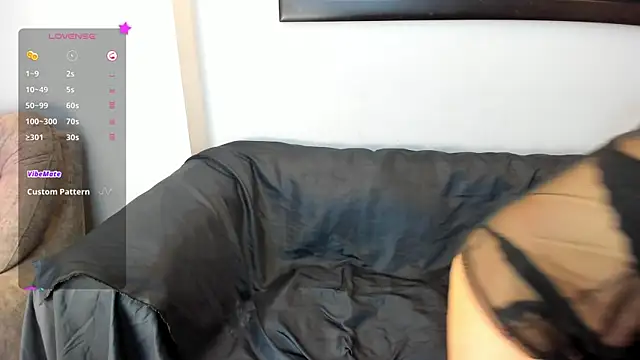 Snapshot of JennieRosse chatting on 10-20-25, 11:54 JennieRosse online show from 10-20-25, 11:54