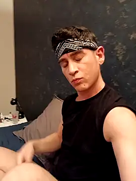 Snapshot of ElyasMatt chatting on 01-14-25, 04:18 ElyasMatt online show from 01-14-25, 04:18