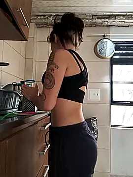 Snapshot of Tefannyy_ chatting on 10-02-25, 04:25 Tefannyy online show from 10-02-25, 04:25