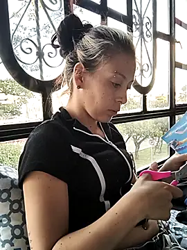 Snapshot of Tefannyy_ chatting on 10-14-25, 10:21 Tefannyy online show from 10-14-25, 10:21