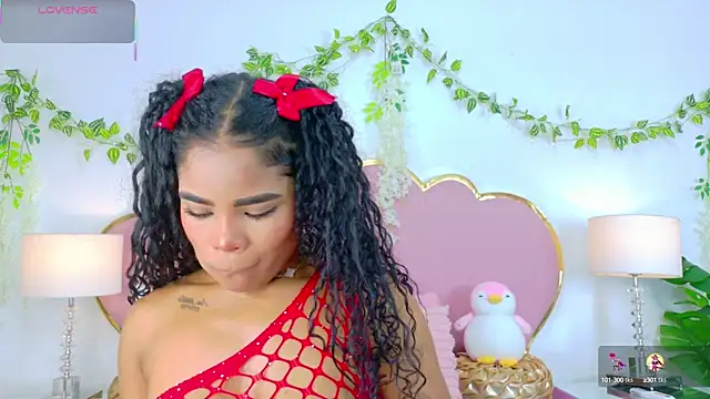 NahiaraReina online show from 10-16-25, 01:56