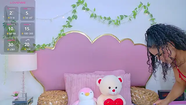 NahiaraReina online show from 11-28-25, 01:25