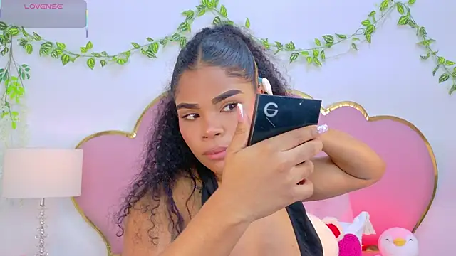 NahiaraReina online show from 12-02-25, 01:39