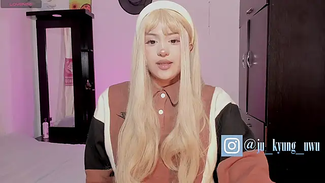 Ju Kyung online show from 12-19-24, 08:56