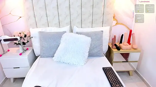 LauraSmith-01 online show from 11-18-25, 09:19