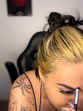 AnnikaMerliahh  online show from 11-07-25, 09:37