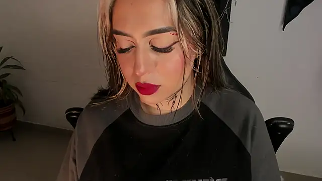 AnnikaMerliahh  online show from 01-18-26, 01:59