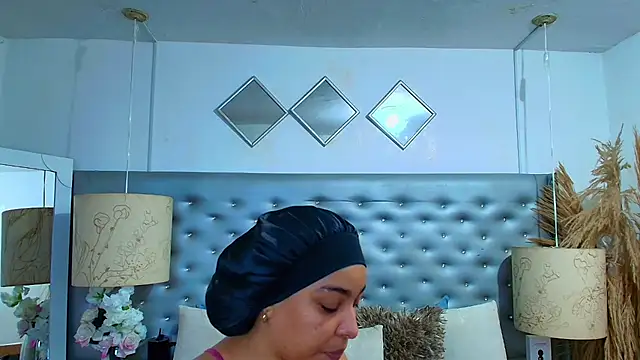 EileenBenzon online show from 02-11-26, 03:39