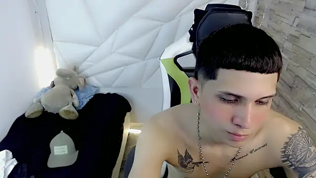 Brayan lopezz online show from 02-03-25, 03:59