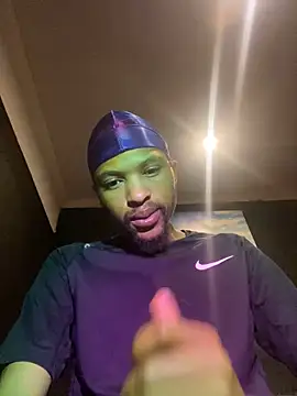 Snapshot of BlueIceCube chatting on 10-05-25, 01:37 BlueIceCube online show from 10-05-25, 01:37