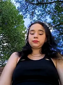 sweet outdoor charm online show from 11-01-25, 07:49